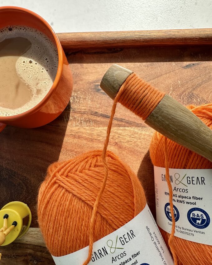 Orange garn i baby alpaca og fin merinould