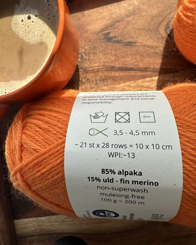 Orange garn i baby alpaca og fin merinould