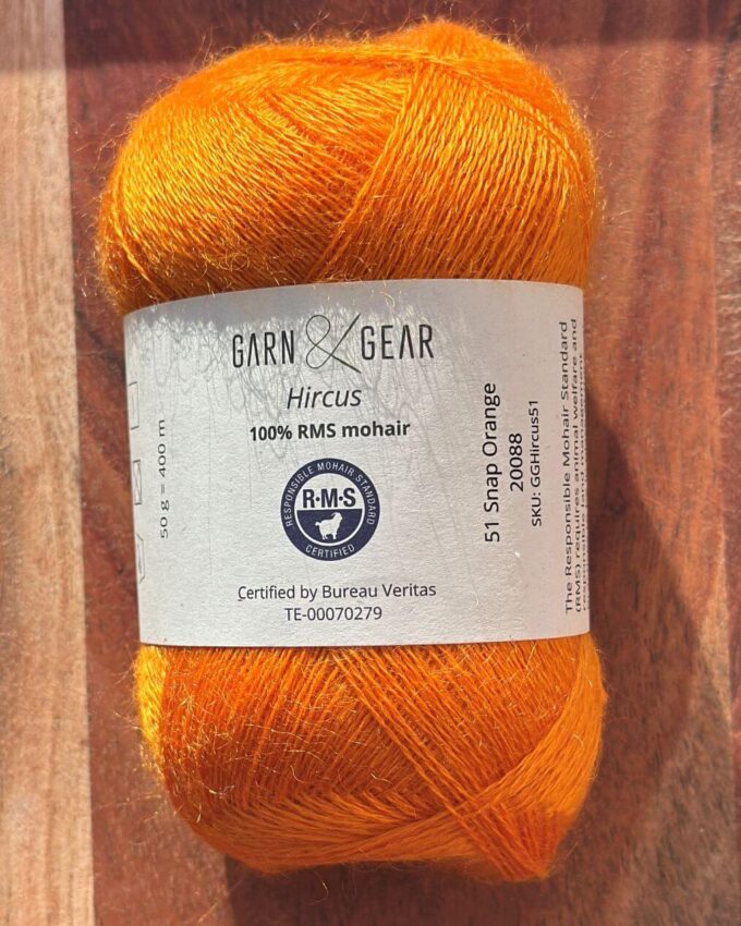 Blankt, orange mohairgarn fra Garn & Gear - 100% mohair, som ikke er børstet op