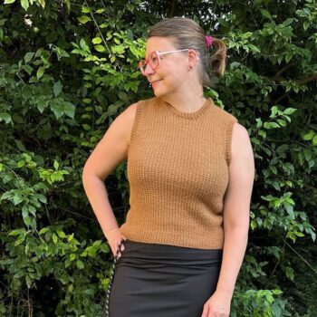 Friday Slipover i str. S af PetiteKnit strikket i Arcos fra Garn & Gear