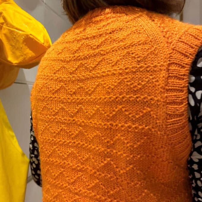 Orange strikket vest - Sille Slipover