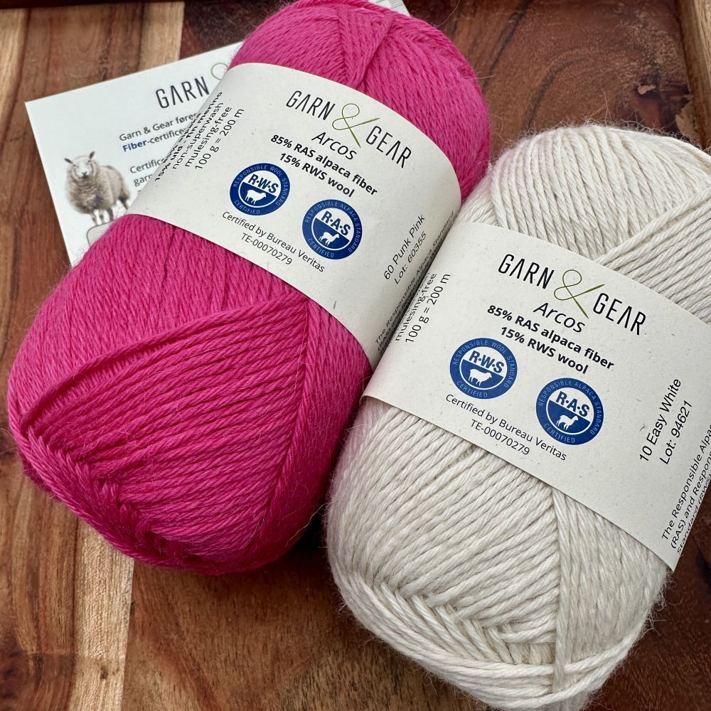 Arcos Punk Pink og Easy White - blødt og kradsefrit alpacagarn