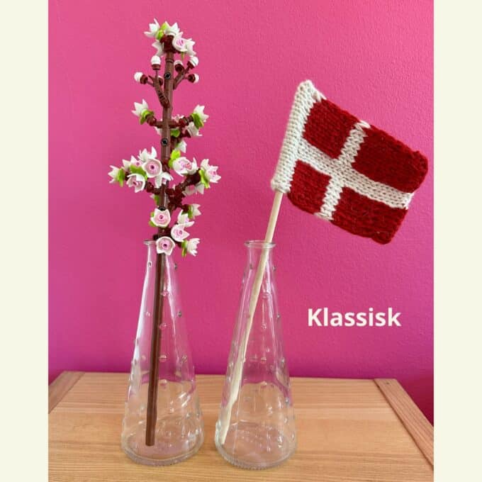 Færdigstrikket Fejringsflag fra Garn & Gear