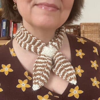 Mellemvej mini brun og hvid