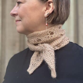 Strikket tørklæde med potemønster