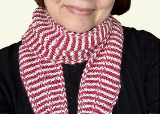 mellemvej scarf rosa og hvid