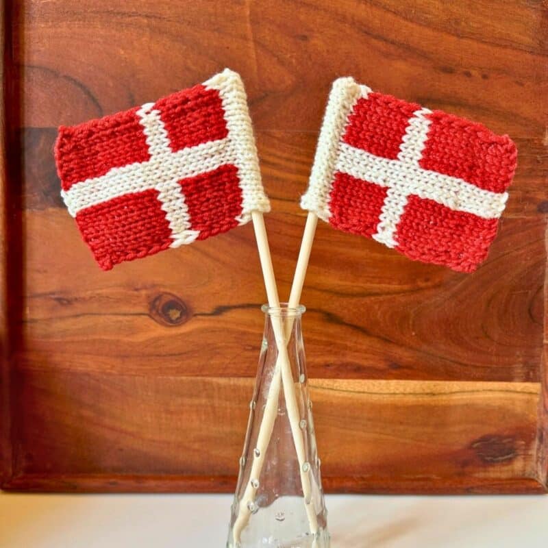 strikkede dannebrogsflag