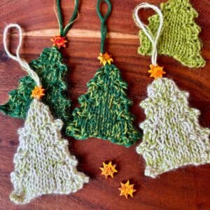 strikkede juletræer