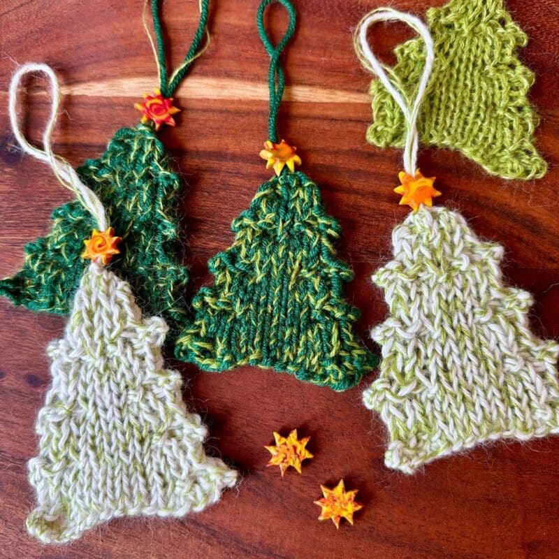 strikkede juletræer