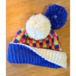 strikket hue med pomponer