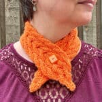 Flødeskum Scarf str. S med knap