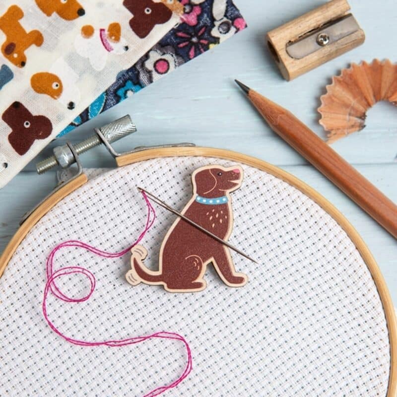 nåleholder med magnet hund